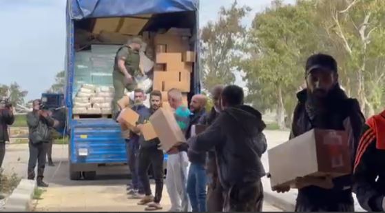Прямо сейчас в городе Латакия Сирийской Арабской республики идёт раздача гуманитарной помощи от дагестанского фонда «Инсан»