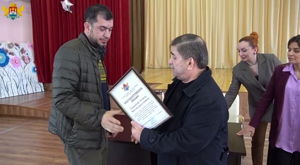 УЧИТЕЛЬ ОТПРАВИЛСЯ В ЗОНУ СВО С ГУМАНИТАРНОЙ ПОМОЩЬЮ