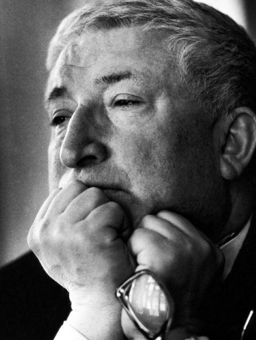 Бюст Расула Гамзатова к 100-летию поэта откроют осенью в Санкт-Петербурге