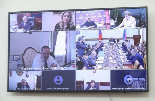 Сергей Меликов поручил решить вопрос с вводом в эксплуатацию новой школы в селе Рахата Ботлихского района