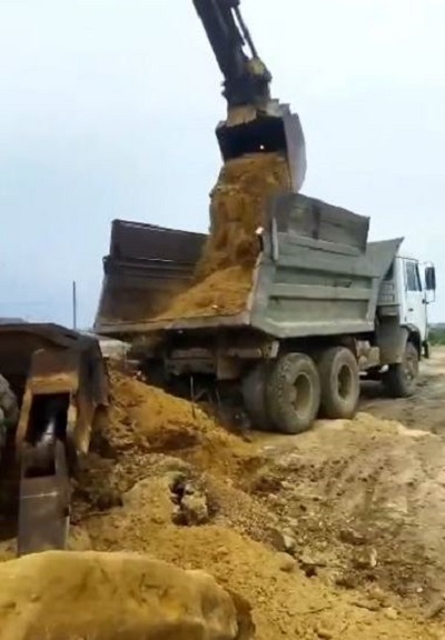 Дорогие избербашцы! Поступают многочисленные обращения по задымлению, исходящему от мусорного полигона, расположенного в районе горы Пушкин Тау