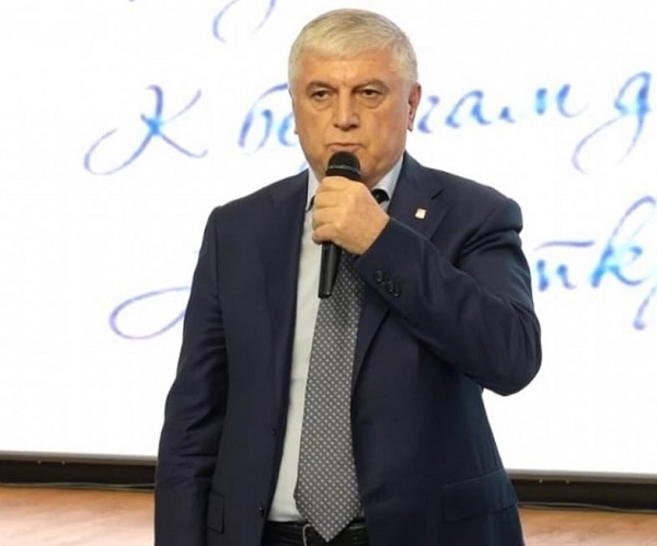 Юсуп Умавов встретился с лучшими выпускниками Махачкалы