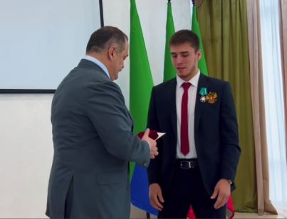 Сергей Меликов наградил Шарабутдина Атаева и Муслима Гаджимагомедова орденом Почёта Республики Дагестан III степени