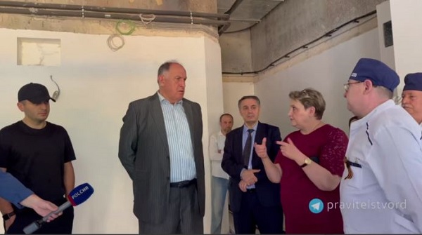 В эти минуты Абдулмуслим Абдулмуслимов находится в онкоцентре в Махачкале.