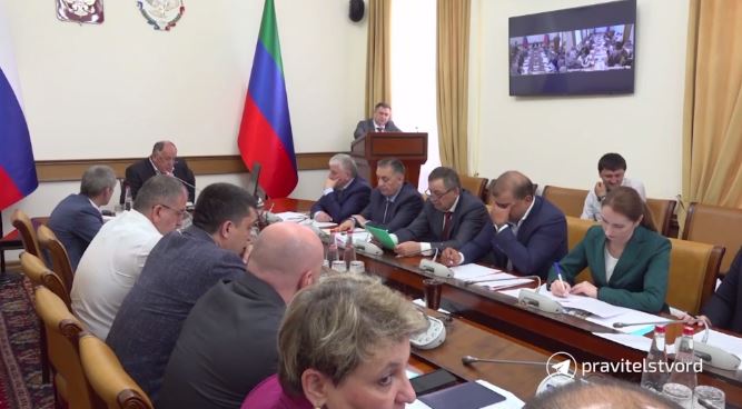 Абдулмуслим Абдулмуслимов призвал собрать объективную статистику о ситуации с трудовыми ресурсами и занятостью населения в республике
