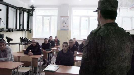 В первый день лета кизлярцы отправились на службу в армию