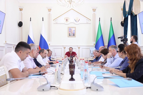 Сергей Меликов провел заседание рабочей группы оргкомитета по празднованию юбилея Расула Гамзатова