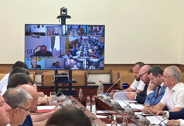 Сергей Меликов провёл совещание по актуальным вопросам регионального развития
