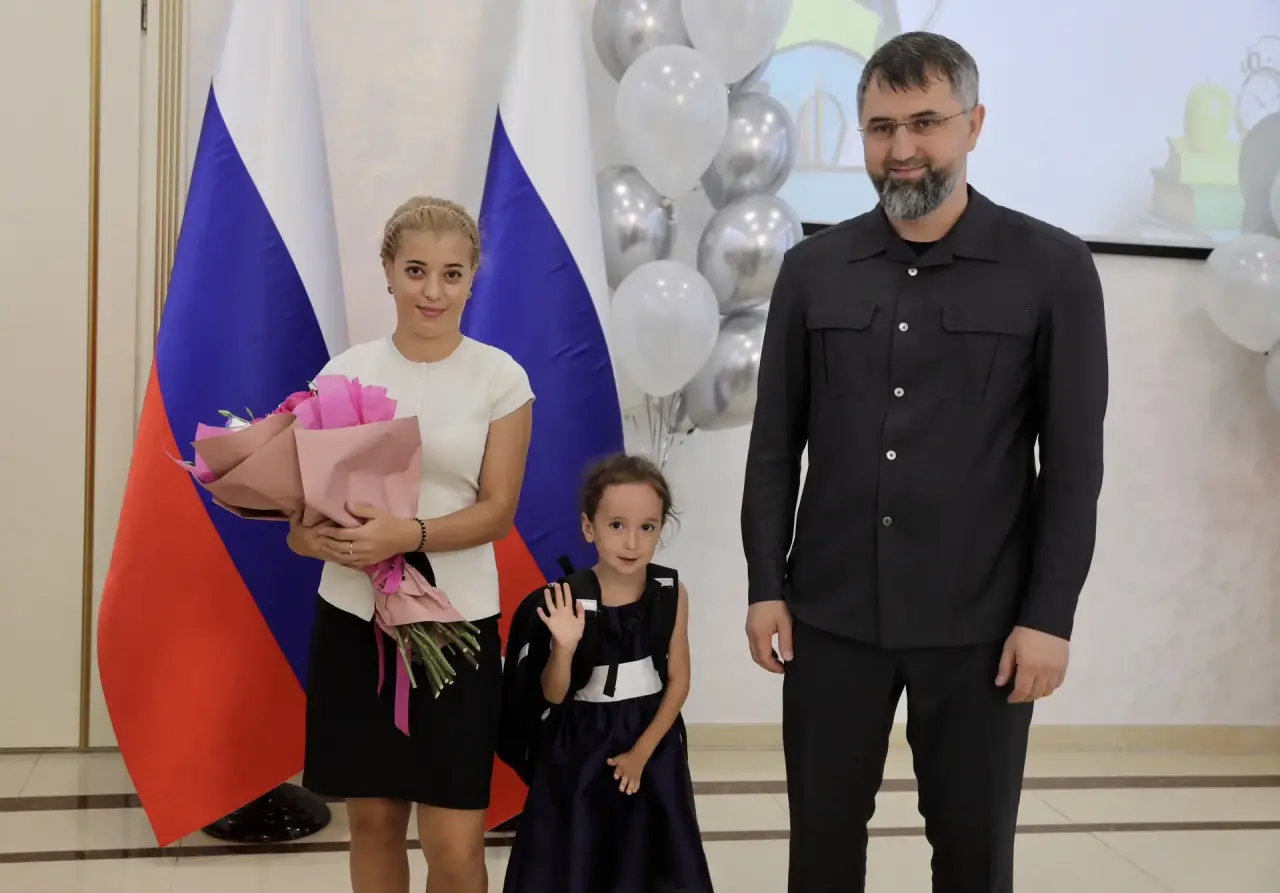 25 первоклассников в Дагестане получили портфели к 1 сентября