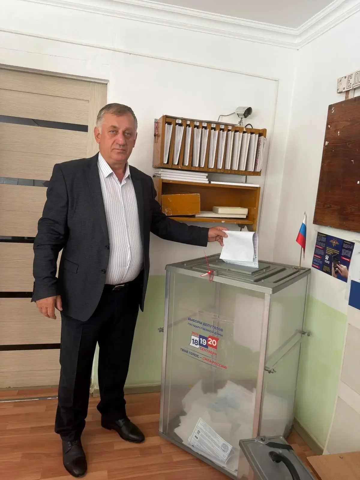Шафи Абдуллаев проголосовал на УИК №1164 в Рутульском районе