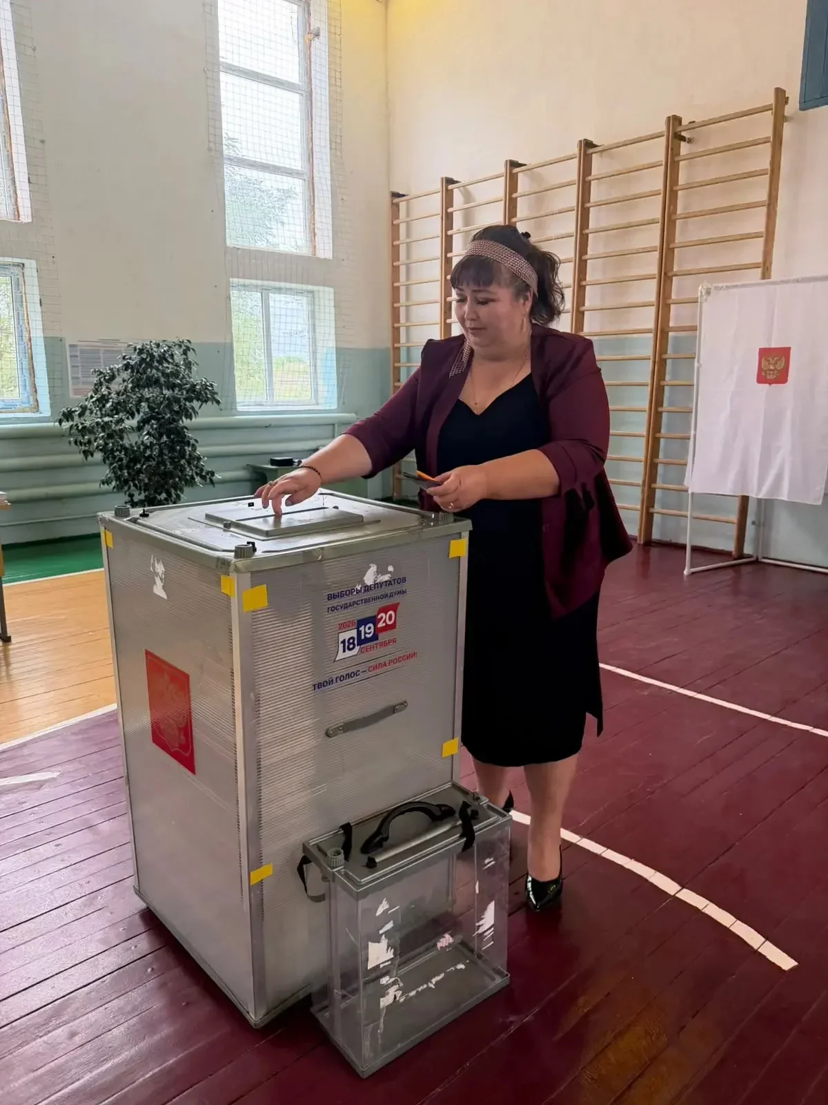 Вдова участника СВО Марьямгуль Макашева проголосовала на участке в Ленинауле