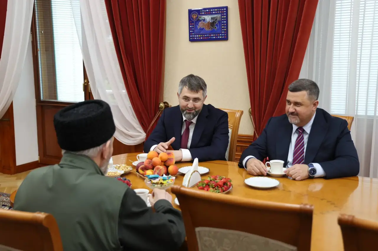 Руководители Дагестана поздравили муфтия Ахмада-Афанди с днём рождения