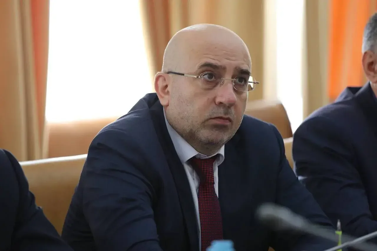 В Правительстве Дагестана представили нового вице-премьера Альберта Хасауова