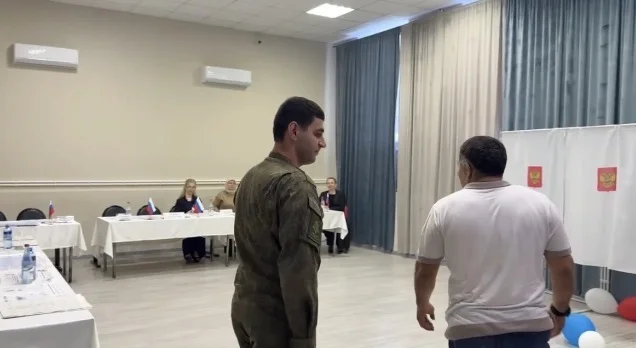 Ветеран СВО Азамат Мамаев проголосовал на избирательном участке №0945