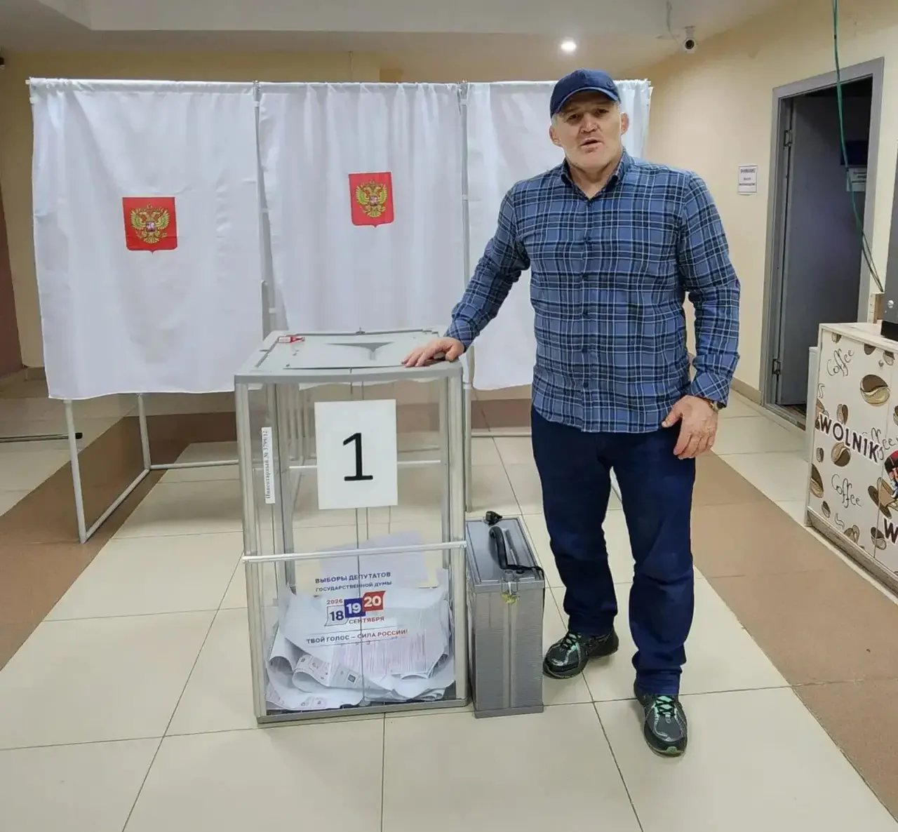 Шестикратный чемпион России Курамагомед Курамагомедов проголосовал в Каспийске