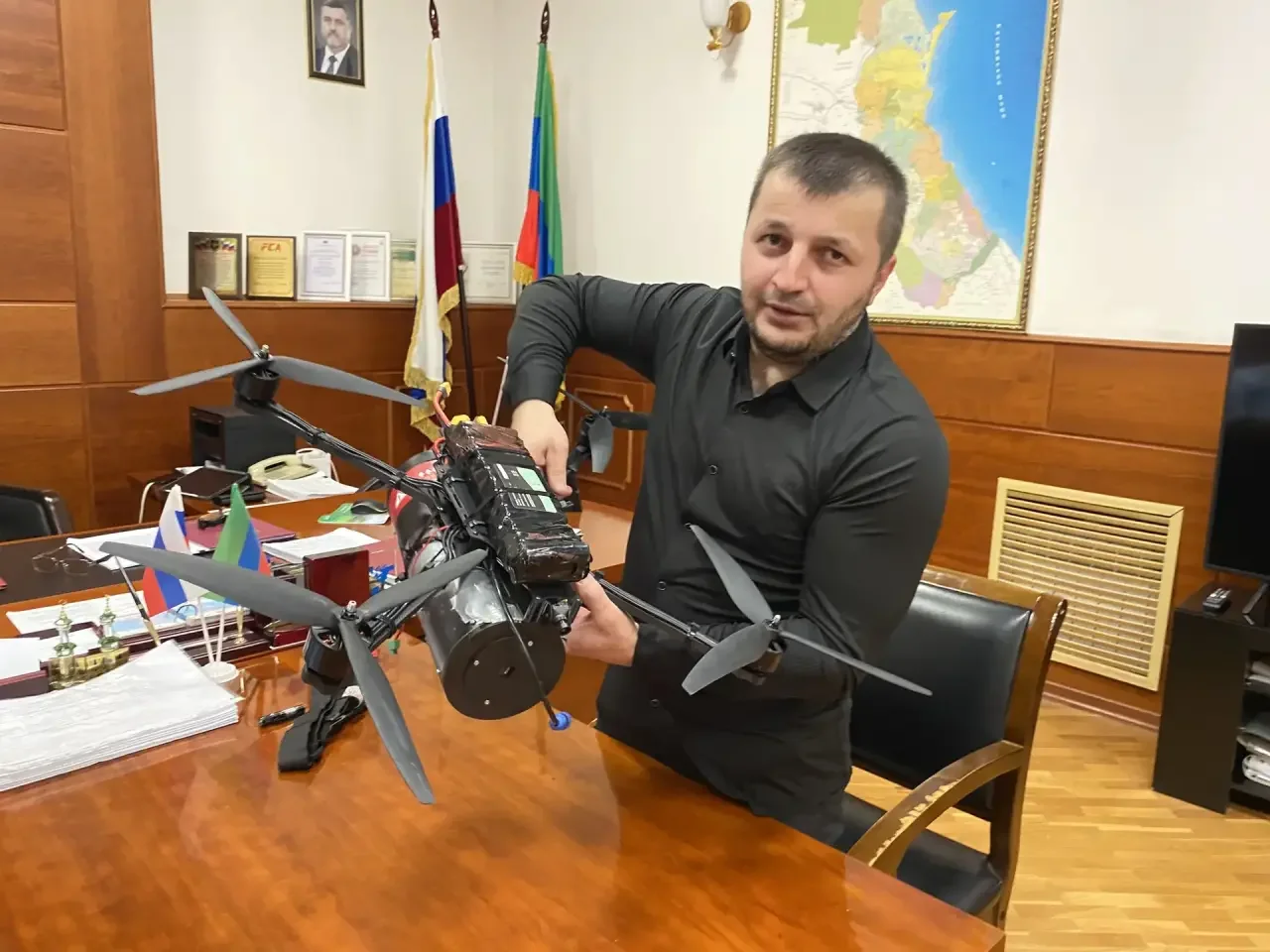 Глава Табасаранского района встретился с участником СВО Маллакурбаном Мурадовым
