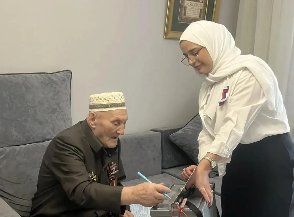 В Каспийске 102-летний ветеран Великой Отечественной войны проголосовал на дому
