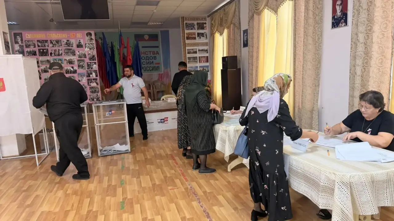 В Сулейман-Стальском районе продолжается второй день голосования: явка за первые сутки составила 40,8%