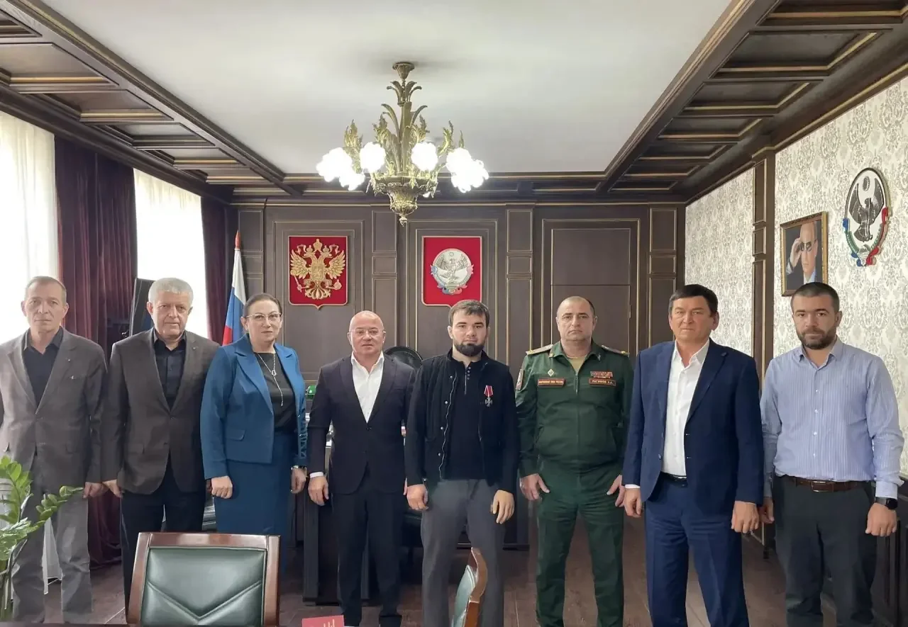 Участнику СВО из Дагестана Джанболату Нуракаеву вручили орден Мужества