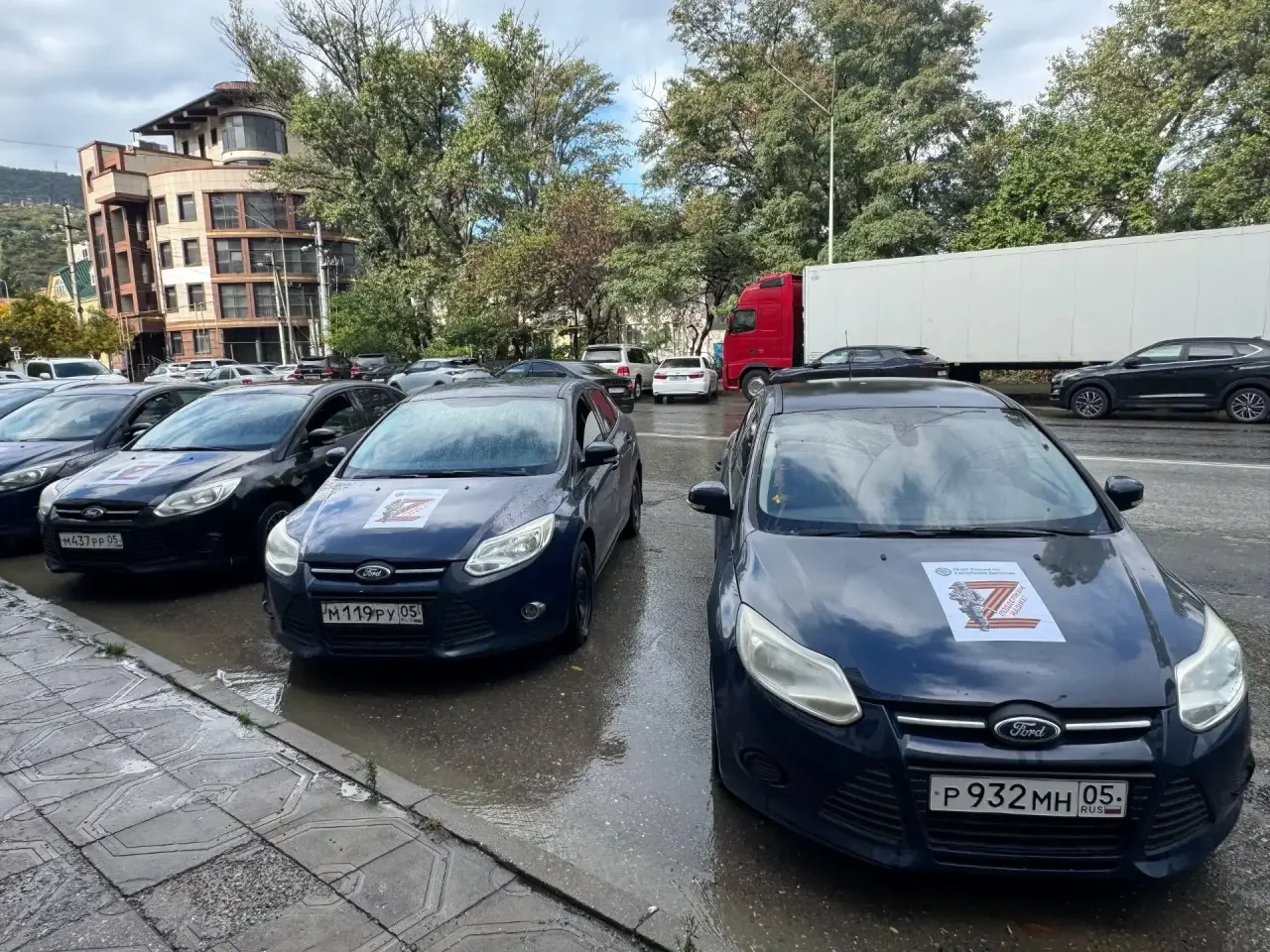 УФНС Дагестана передало Народному фронту 12 автомобилей и гуманитарную помощь для участников СВО
