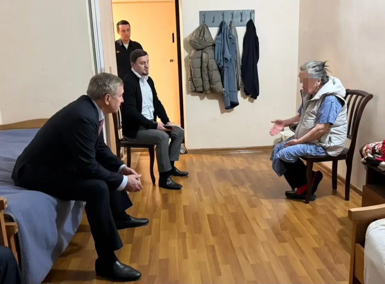 Запир Алхасов посетил Центр временного содержания иностранцев и встретился с матерью погибшего участника СВО
