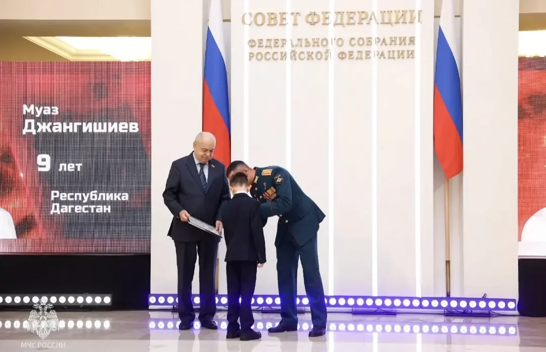 Восьмилетний мальчик из Махачкалы спас друга, провалившегося под лёд озера Ак-Гёль