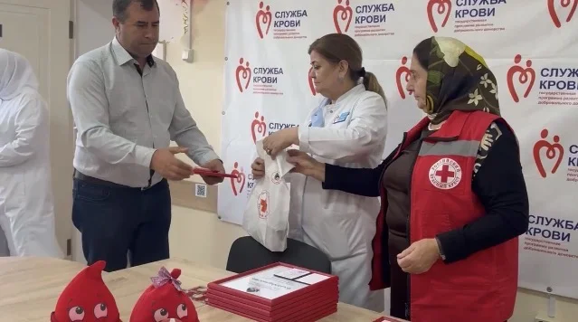 В Дагестане наградили жителей, удостоенных звания «Почётный донор России»