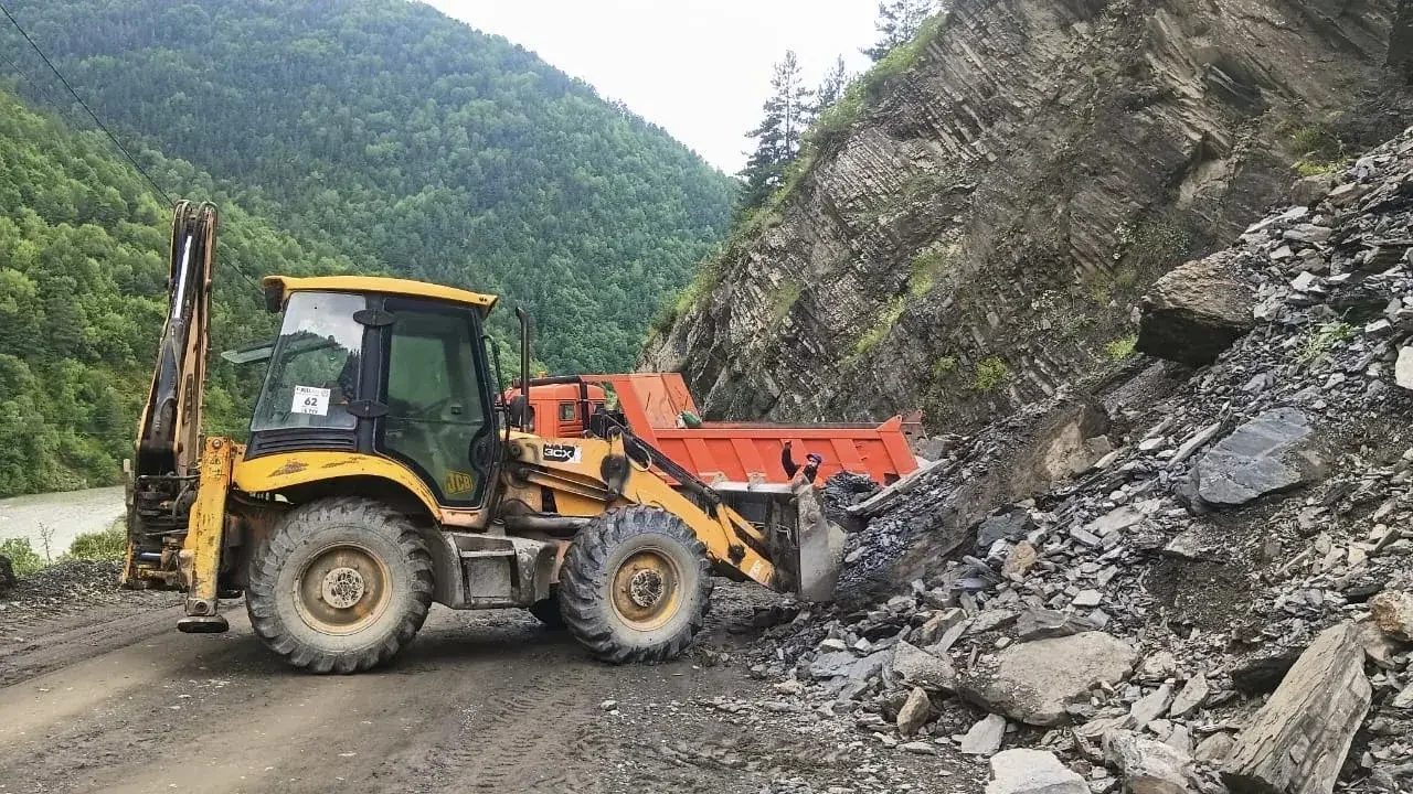 Пять населённых пунктов Дагестана остаются без транспортного сообщения после сильных ливней