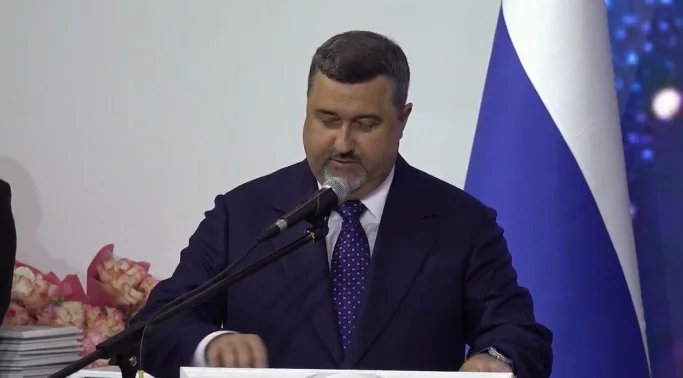 Рекордсменка ЕГЭ из Дагестана получила 300 тысяч рублей и поздравления от Фёдора Щукина