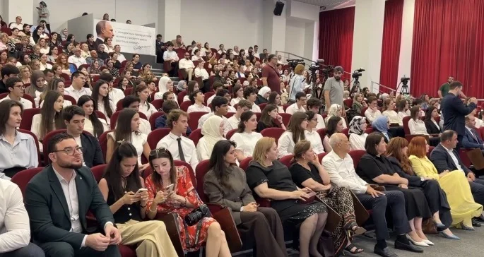 Результаты ЕГЭ в Дагестане побили прошлогодний рекорд: лучших выпускников отметили премиями