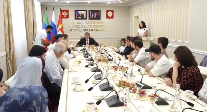 Власти Махачкалы продолжают обеспечивать жильём детей-сирот