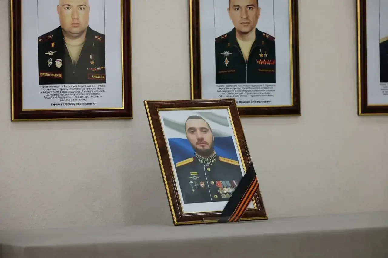 Фёдор Щукин передал родителям Исы Абдулхалимова медаль «Золотая Звезда» Героя России