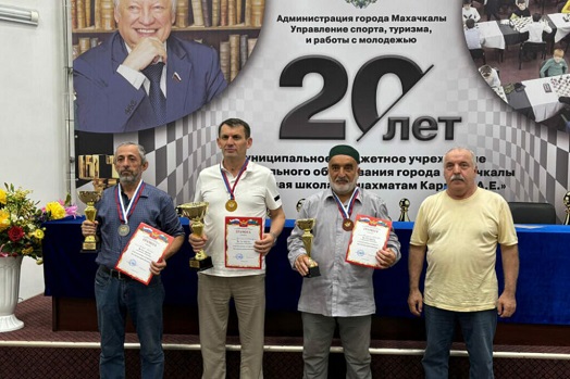 Доме шахмат им. А. Карпова состоялся открытый чемпионат по русским шашкам