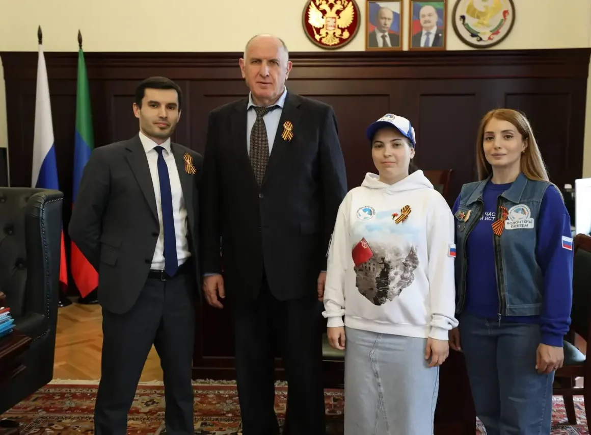 Георгиевская ленточка как символ памяти - акция прошла в Правительстве Дагестана