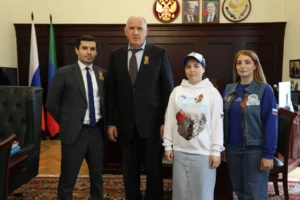 Георгиевская ленточка как символ памяти - акция прошла в Правительстве Дагестана