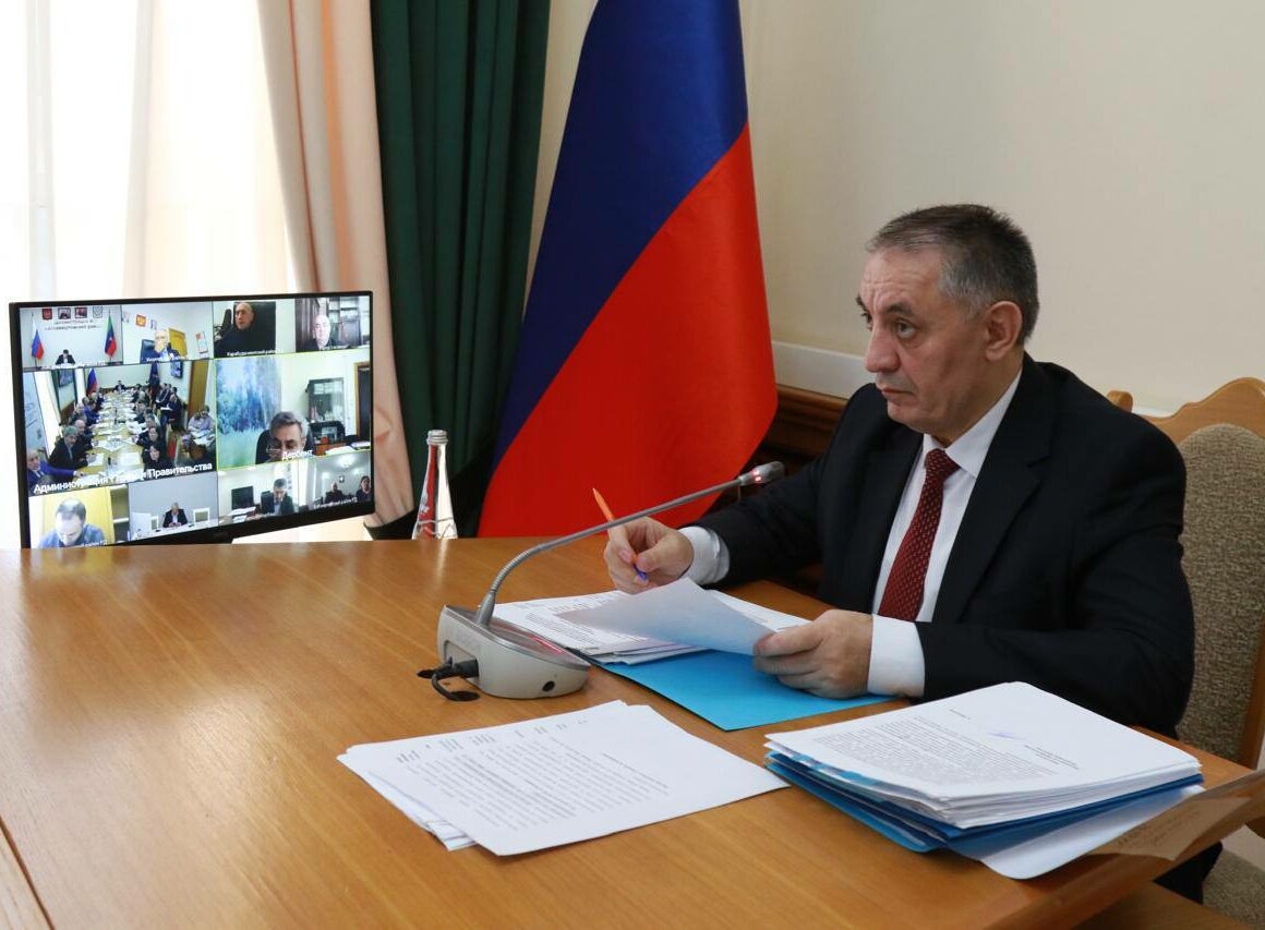 Зарплатные долги и теневая занятость: в Правительстве Дагестана обозначили проблемы