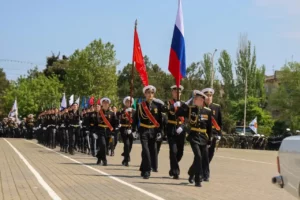 В Каспийске состоялось торжественное прохождение войск и техники в честь Дня Победы