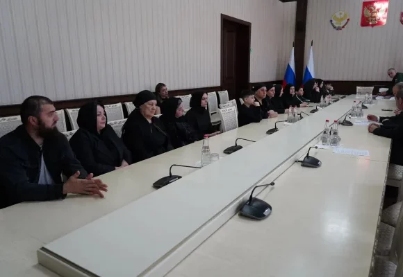 В Дербенте почтили память погибших участников СВО и вручили награды их семьям