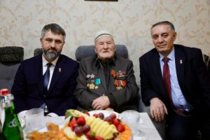 Визит к ветерану: Магомед Рамазанов поздравил Мусу Багаудинова с Днём Победы