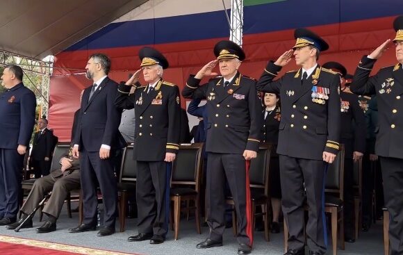 Парад Победы прошёл на центральной площади Каспийска