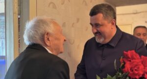 Врио главы Дагестана посетил ветерана Великой Отечественной войны Юрия Петрухина