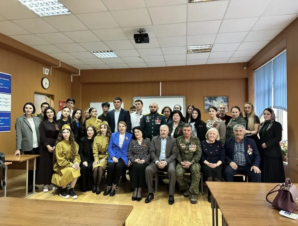 В ДГТУ прошёл литературно-музыкальный конкурс ко Дню Победы с участием ветерана СВО