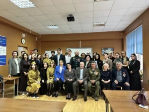 В ДГТУ прошёл литературно-музыкальный конкурс ко Дню Победы с участием ветерана СВО