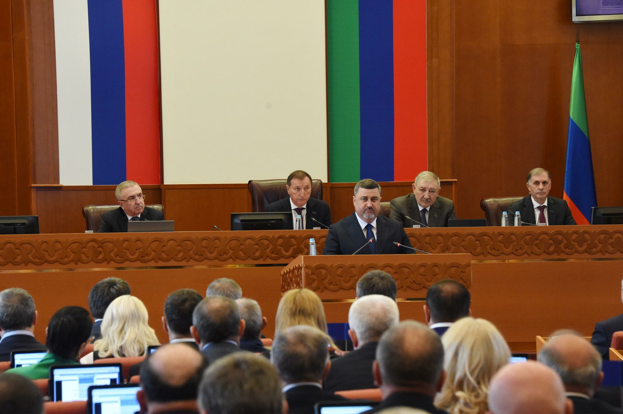 Заур Аскендеров провёл 56-ю сессию Народного Собрания Дагестана