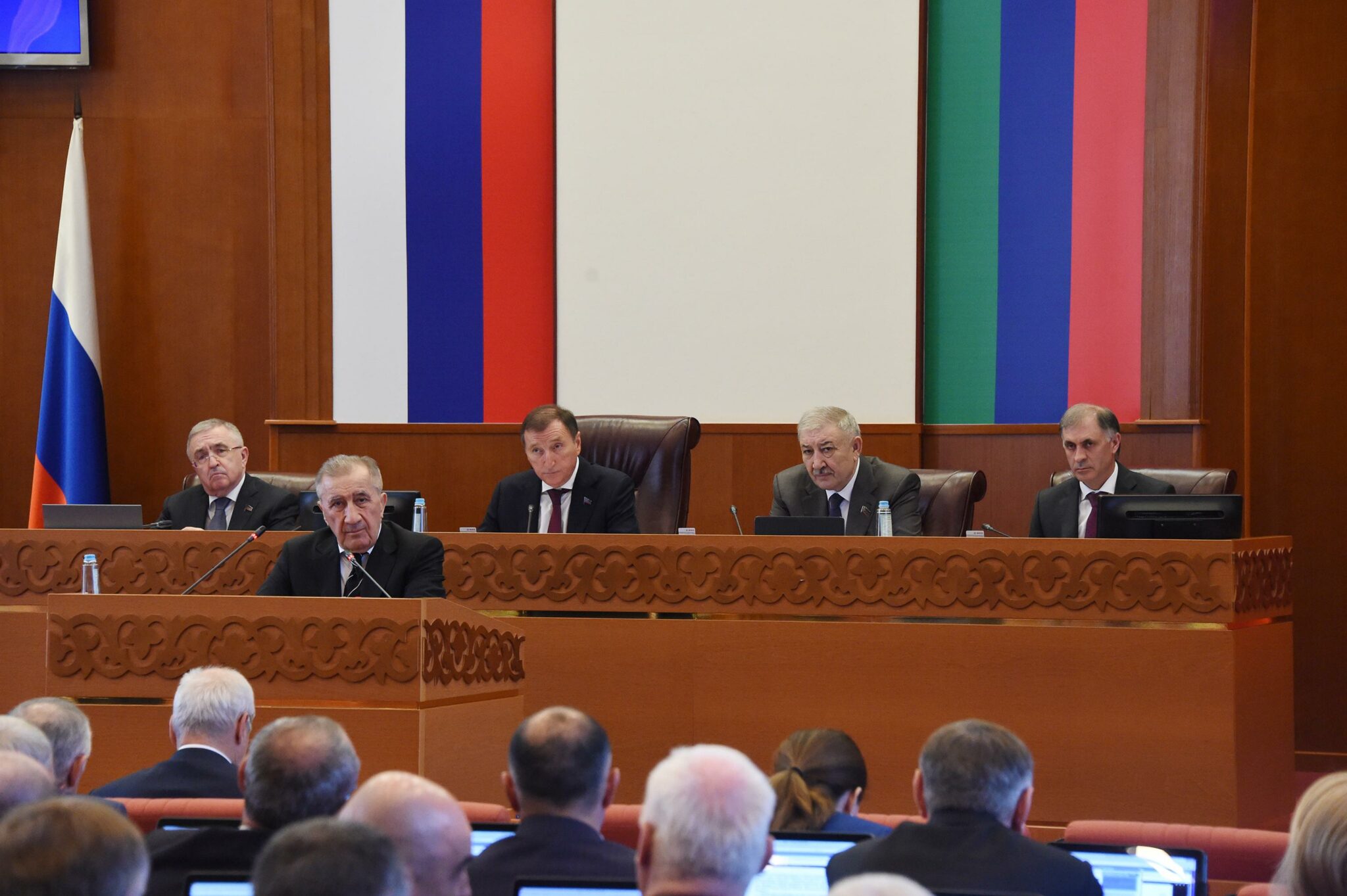 На сессии парламента обсудили деятельность Общественной палаты Дагестана