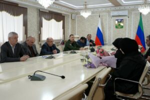 Семье погибшего бойца Расула Сайпулаева вручили орден Мужества