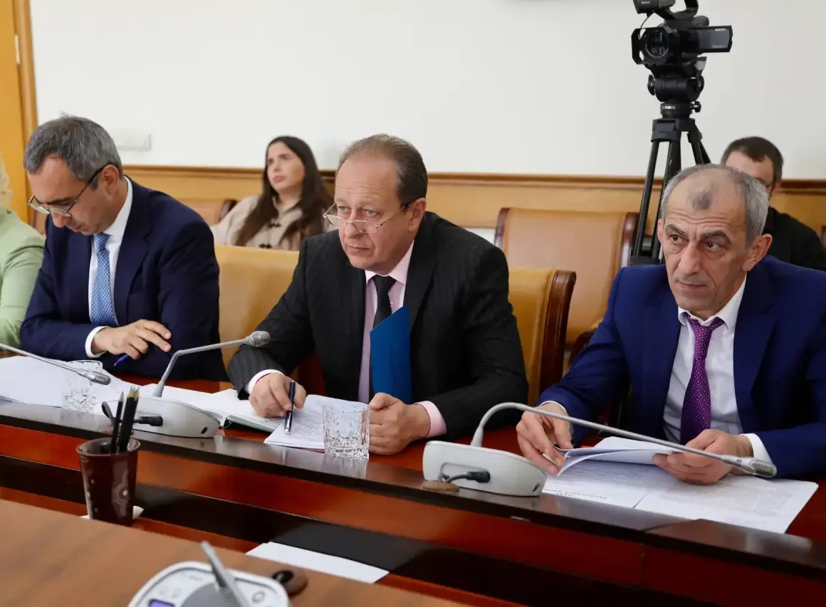 Магомед Рамазанов поручил проработать завершение строительства школы в Бильбиль-Казмаляре