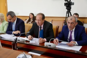 Магомед Рамазанов поручил проработать завершение строительства школы в Бильбиль-Казмаляре