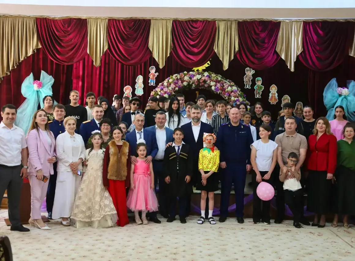 Премьер-министр Дагестана посетил детский дом Избербаша в День защиты детей