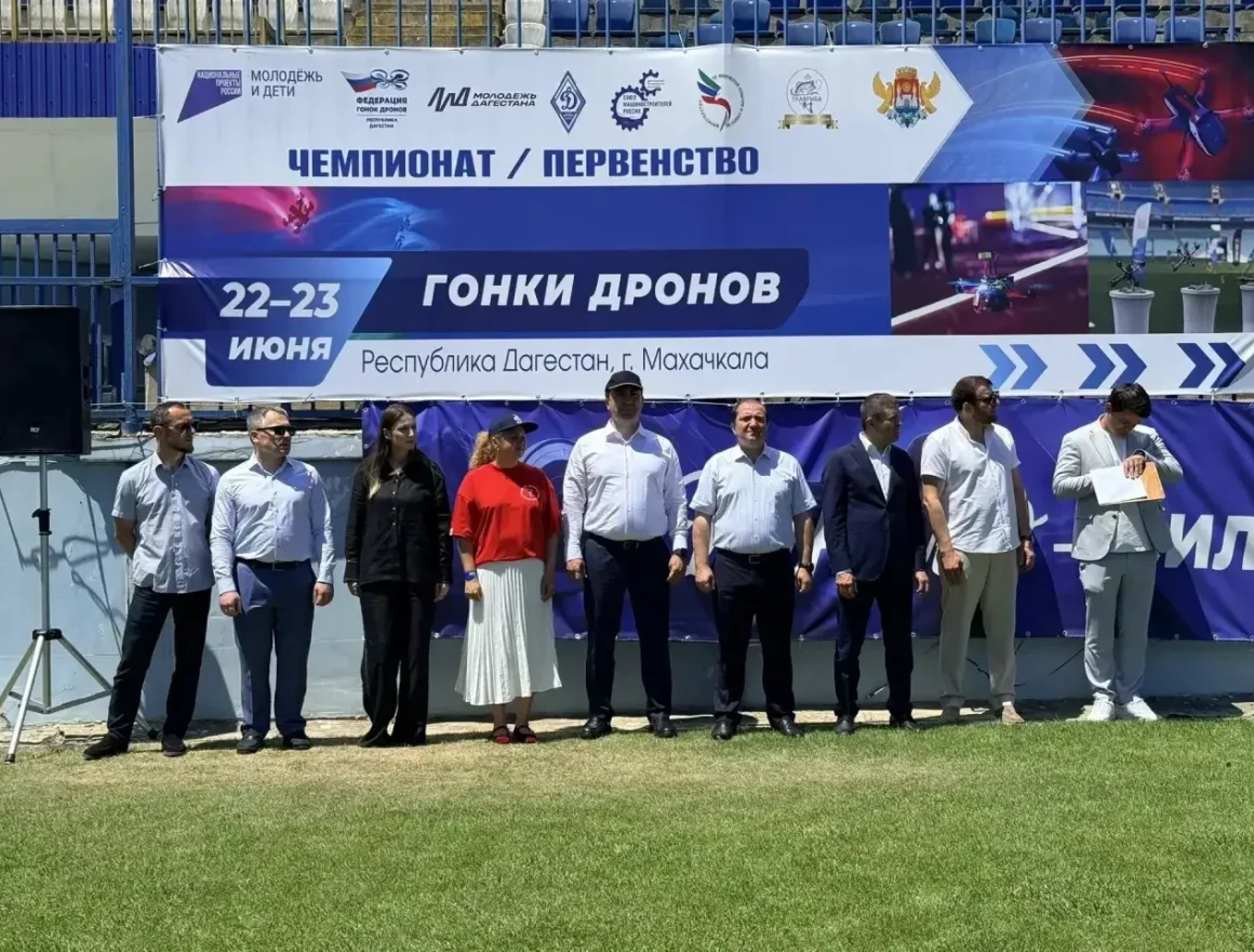 Более ста пилотов собрались на чемпионате по гонкам дронов в Махачкале